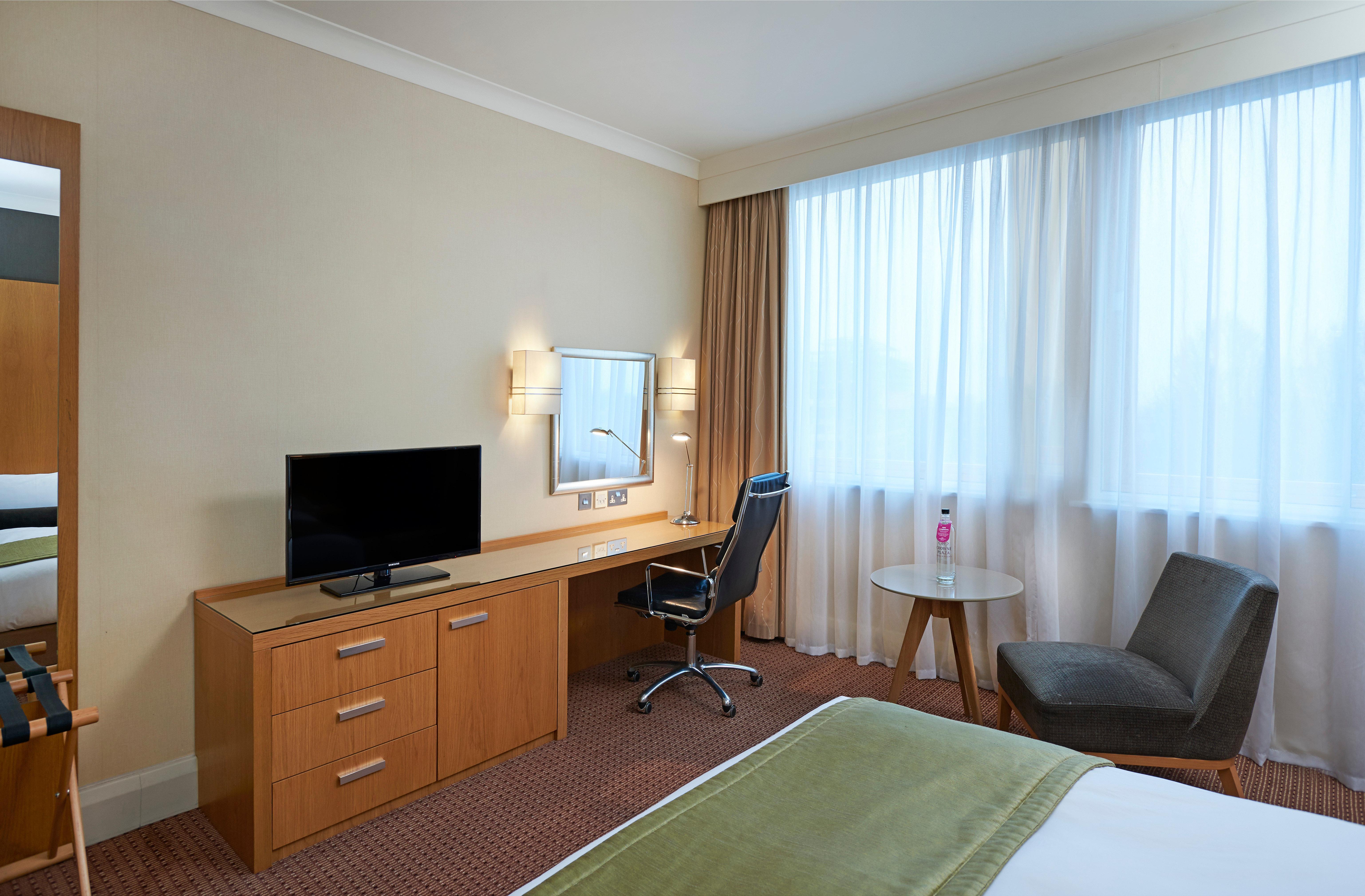 Hotel Crowne Plaza London Ealing Zewnętrze zdjęcie