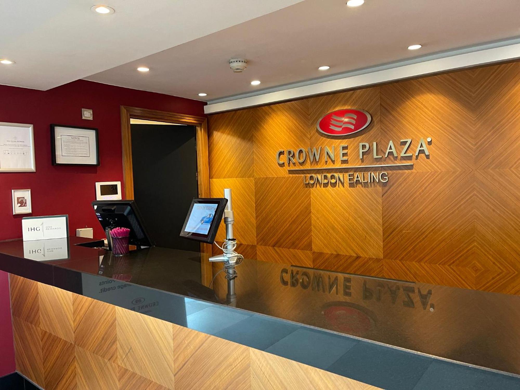 Hotel Crowne Plaza London Ealing Zewnętrze zdjęcie